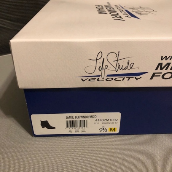 FLASH SALE!!! Black Zip Up Suede Heeled Bootie NIB SZ 9.5m - Picture 6 of 6